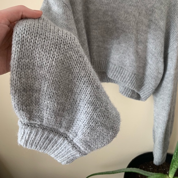 Cropped Sweater with Oversized Sleeves size Medium - Picture 5 of 7